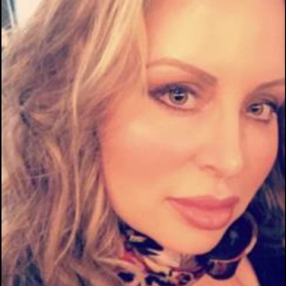 I'm Alexa. Hi :) - Picture 2 of 3